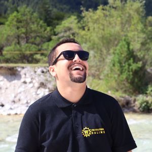 testimonial-avatar